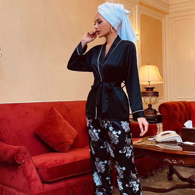 Stijlvolle Zijden Pyjama Set met Lange Mouwen