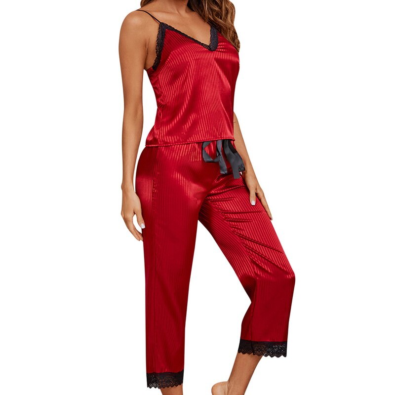 Modieuze Twee Delige Pyjama Set Met Camisole