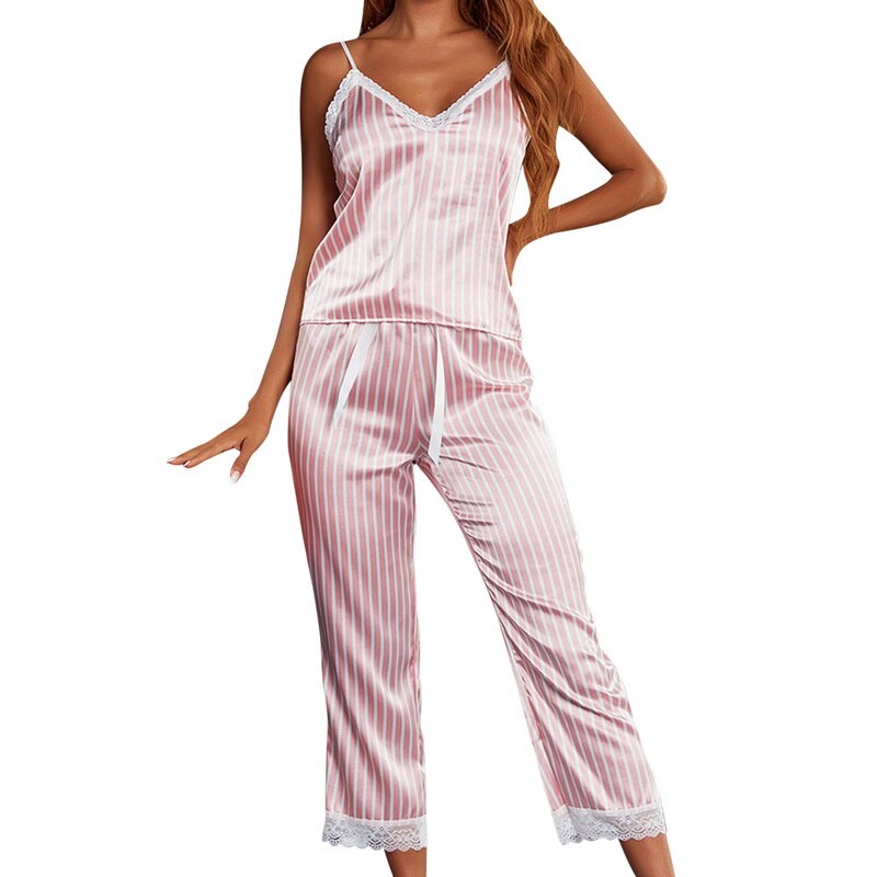 Modieuze Twee Delige Pyjama Set Met Camisole
