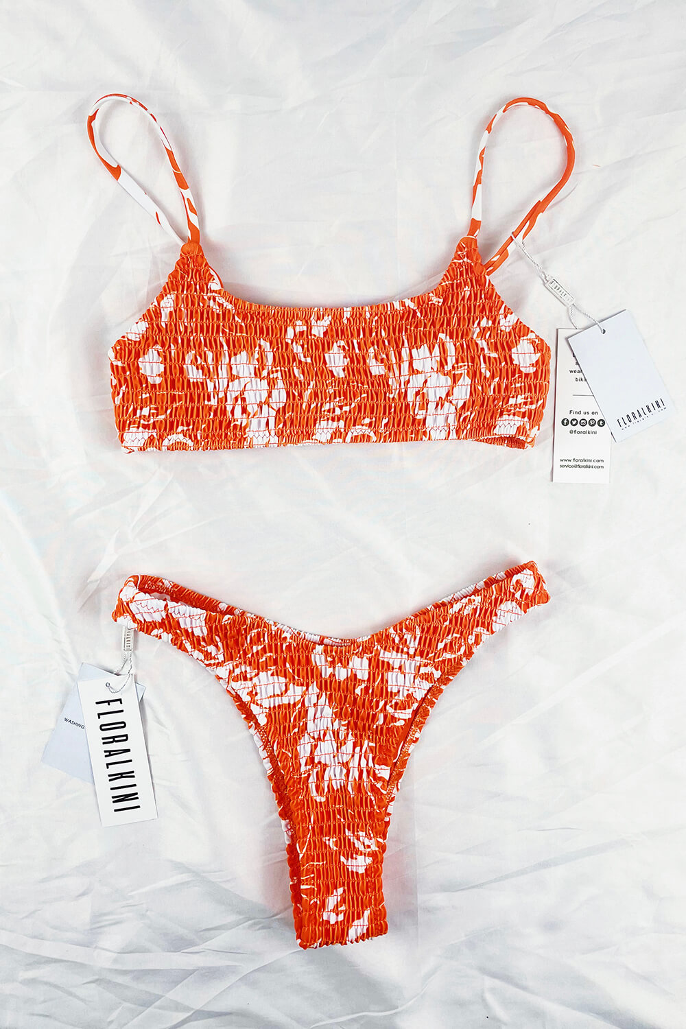 Zalm Kleurige Bloemen Ruched Crop Bikini Top
