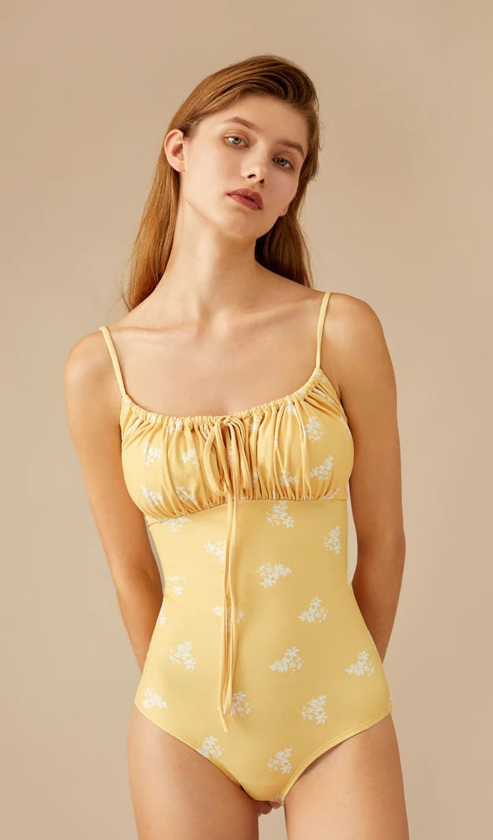Gestreepte Monokini Met Rimpels Voor Stijlvolle Zomer